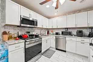 8996 Kennedy Dr, Des Plaines, IL 60016 - Photo 8