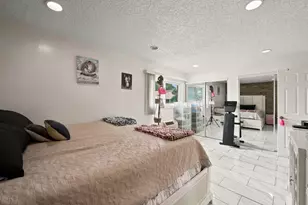 8996 Kennedy Dr, Des Plaines, IL 60016 - Photo 12