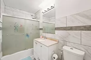 8996 Kennedy Dr, Des Plaines, IL 60016 - Photo 16