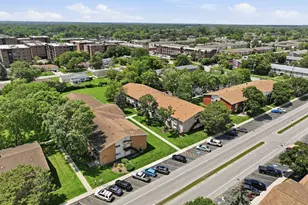 8996 Kennedy Dr, Des Plaines, IL 60016 - Photo 30