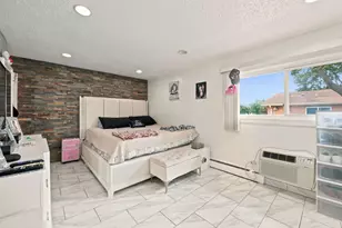 8996 Kennedy Dr, Des Plaines, IL 60016 - Photo 10