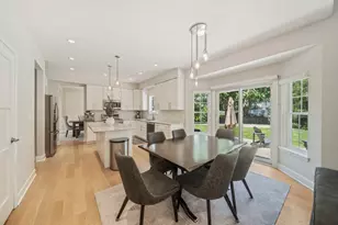 902 Chatham Dr, Carol Stream, IL 60188 - Photo 10
