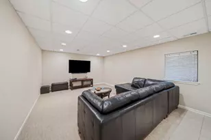 902 Chatham Dr, Carol Stream, IL 60188 - Photo 26