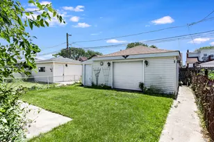5351 W Waveland Ave, Chicago, IL 60641 - Photo 22