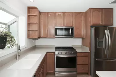5049 Lichfield Drive, Hoffman Estates, IL 60010 - Photo 10