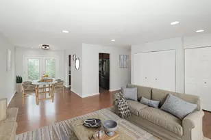 5049 Lichfield Dr, Hoffman Estates, IL 60010 - Photo 4