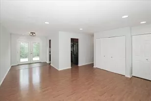 5049 Lichfield Dr, Hoffman Estates, IL 60010 - Photo 6