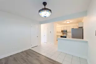483 N Larch Ave, Elmhurst, IL 60126 - Photo 2
