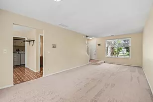 43 Stonefield Dr, Glendale Heights, IL 60139 - Photo 4