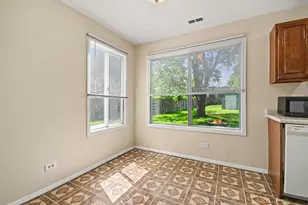 43 Stonefield Dr, Glendale Heights, IL 60139 - Photo 8