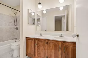 43 Stonefield Dr, Glendale Heights, IL 60139 - Photo 16
