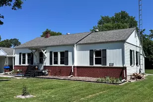 104 E Poplar St, Odin, IL 62870 - Photo 4