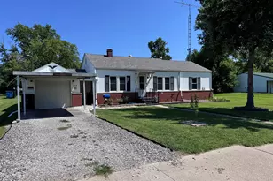 104 E Poplar St, Odin, IL 62870 - Photo 2