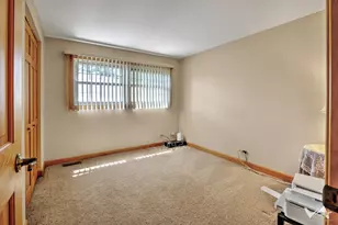 135 Jeffery Ln, Schaumburg, IL 60193 - Photo 12