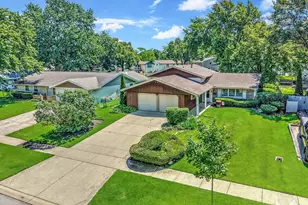 135 Jeffery Ln, Schaumburg, IL 60193 - Photo 1