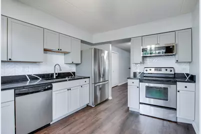 1486 W Jefferson Avenue #D, Naperville, IL 60540 - Photo 4