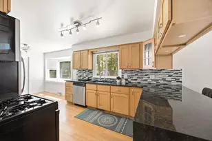 904 Chippewa Dr, Elgin, IL 60120 - Photo 8