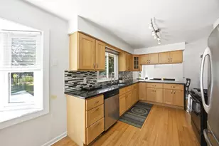 904 Chippewa Dr, Elgin, IL 60120 - Photo 6
