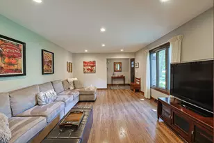 3S654 Terrace Dr, North Aurora, IL 60542 - Photo 4