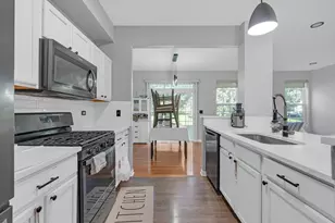 158 N Palmer Dr, Bolingbrook, IL 60490 - Photo 4