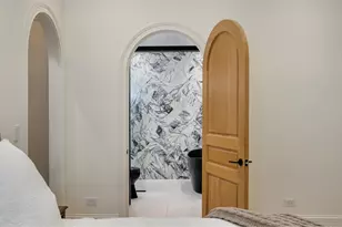 17 E Division St, Chicago, IL 60610 - Photo 20