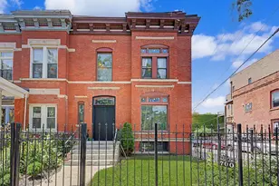 700 S Oakley Blvd, Chicago, IL 60612 - Photo 1