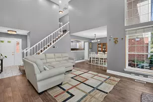 197 Rob Roy Ct, Schaumburg, IL 60194 - Photo 2