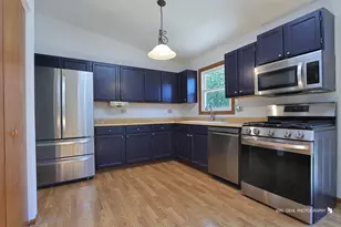 2401 Mallard Dr, Lindenhurst, IL 60046 - Photo 6