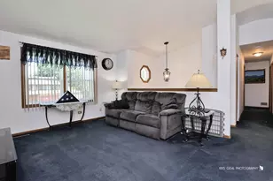 2401 Mallard Dr, Lindenhurst, IL 60046 - Photo 8