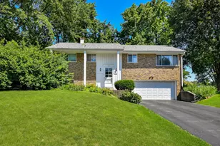 1251 Trillium Ct, Batavia, IL 60510 - Photo 1
