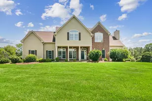 175 Clover Hill Ln, North Barrington, IL 60010 - Photo 2