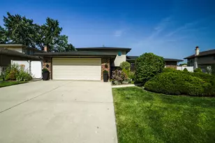 13940 Charleston Dr, Orland Park, IL 60462 - Photo 2