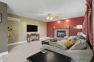 2101 Talans Dr, Champaign, IL 61822 - Photo 10