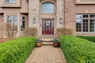 37W209 Deer Pond Ct, Saint Charles, IL 60175 - Photo 8