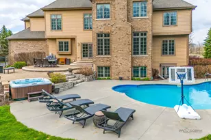 37W209 Deer Pond Ct, Saint Charles, IL 60175 - Photo 4
