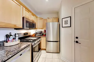 3807 N Campbell Ave, Chicago, IL 60618 - Photo 8
