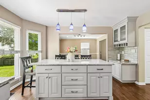 1175 Lakewood Cir, Naperville, IL 60540 - Photo 16