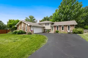 11S560 Whittington Ln, Naperville, IL 60564 - Photo 2