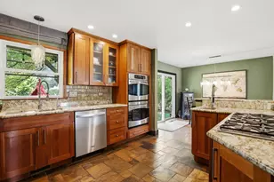 11S560 Whittington Ln, Naperville, IL 60564 - Photo 8
