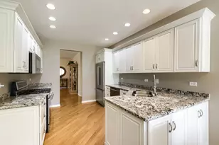 21235 Windsor Lake Ln, Crest Hill, IL 60403 - Photo 10