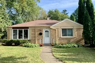 630 E Rockland Rd, Libertyville, IL 60048 - Photo 1