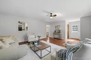 32W183 Glos St, Wayne, IL 60184 - Photo 6