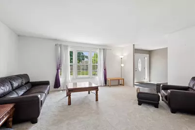 8 Auburn Drive, Glendale Heights, IL 60139 - Photo 2
