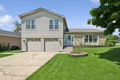 8 Auburn Drive, Glendale Heights, IL 60139 - Photo 1