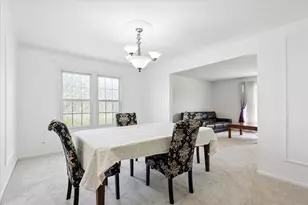 8 Auburn Dr, Glendale Heights, IL 60139 - Photo 4