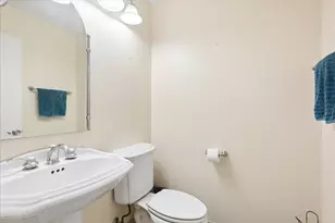 8 Auburn Dr, Glendale Heights, IL 60139 - Photo 10