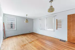 8238 S Prairie Ave, Chicago, IL 60619 - Photo 12