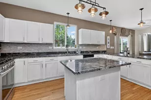 1597 W Hartsburg Ln, North Aurora, IL 60542 - Photo 8