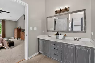 1597 W Hartsburg Ln, North Aurora, IL 60542 - Photo 16