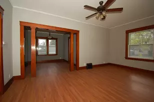 653 Jay St, Elgin, IL 60120 - Photo 2
